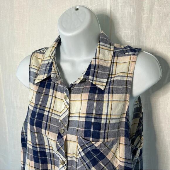 Maurice’s Plaid Sleeveless Button Up Top - Picture 2 of 4